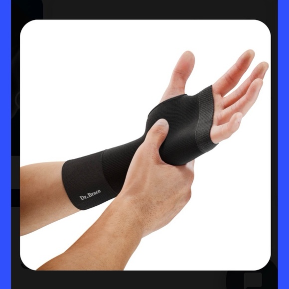 2 SET- COMPRESSION WRIST SLEEVES - Picture 4 of 7